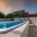 Cave Romane With Private Pool And Sea View Apartamento Vinkuran