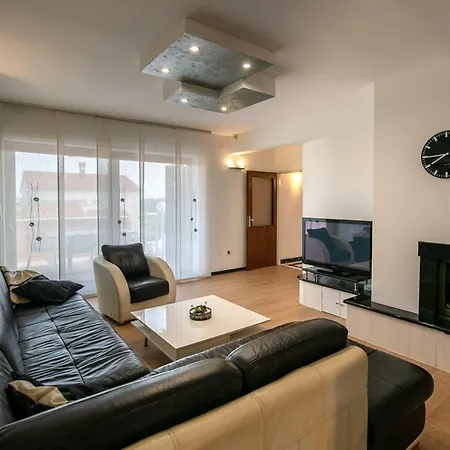 Appartement Cave Romane With Private Pool And Sea View